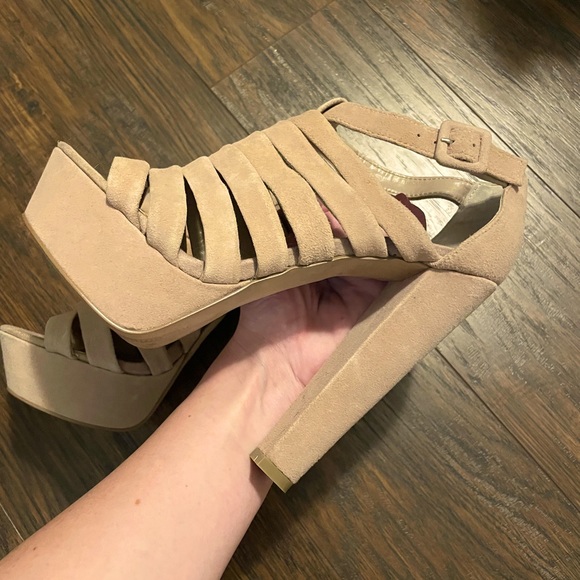 Steve Madden Nude Suede Platform Sandals Size 8 - worn once! - Picture 6 of 11